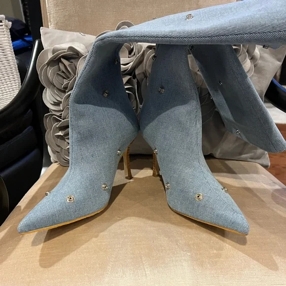 Boots - Picture 7 of 8